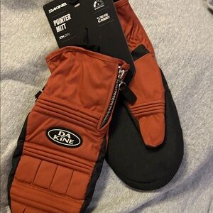 DAKINE Men’s Pointer Mittens in Black and Rust w/Zippers NWT